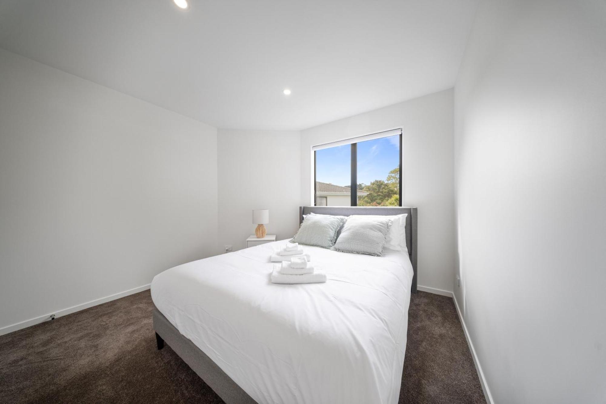 West Harbour Modern 4-Bedroom Retreat Auckland Bagian luar foto