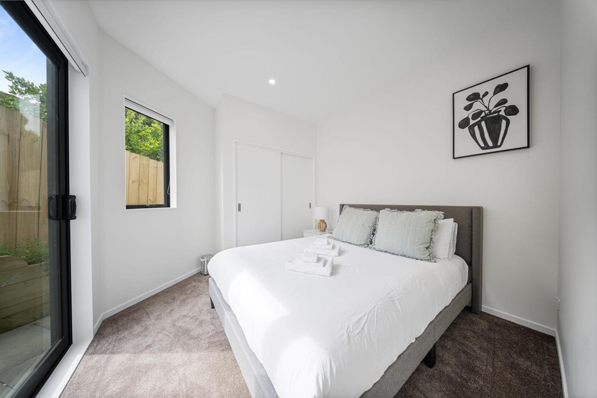 West Harbour Modern 4-Bedroom Retreat Auckland Bagian luar foto