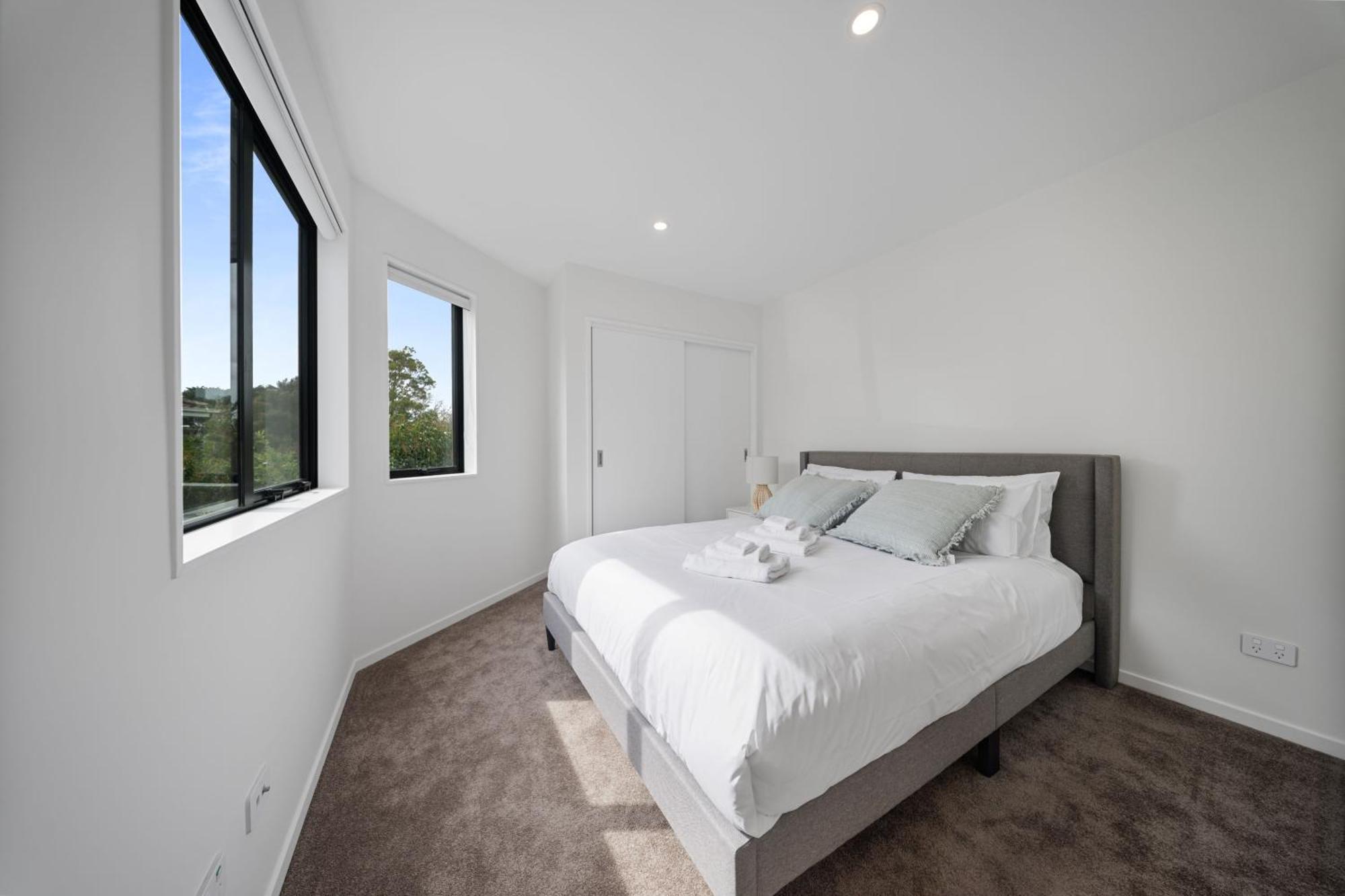 West Harbour Modern 4-Bedroom Retreat Auckland Bagian luar foto
