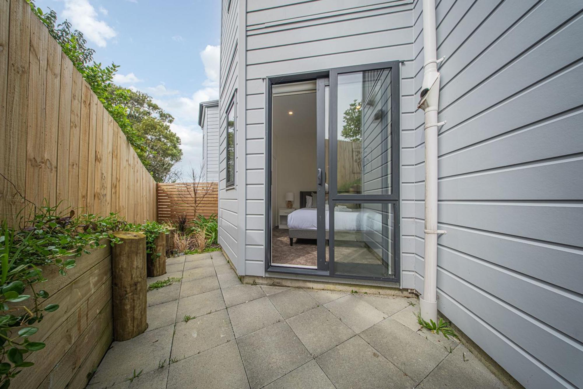 West Harbour Modern 4-Bedroom Retreat Auckland Bagian luar foto