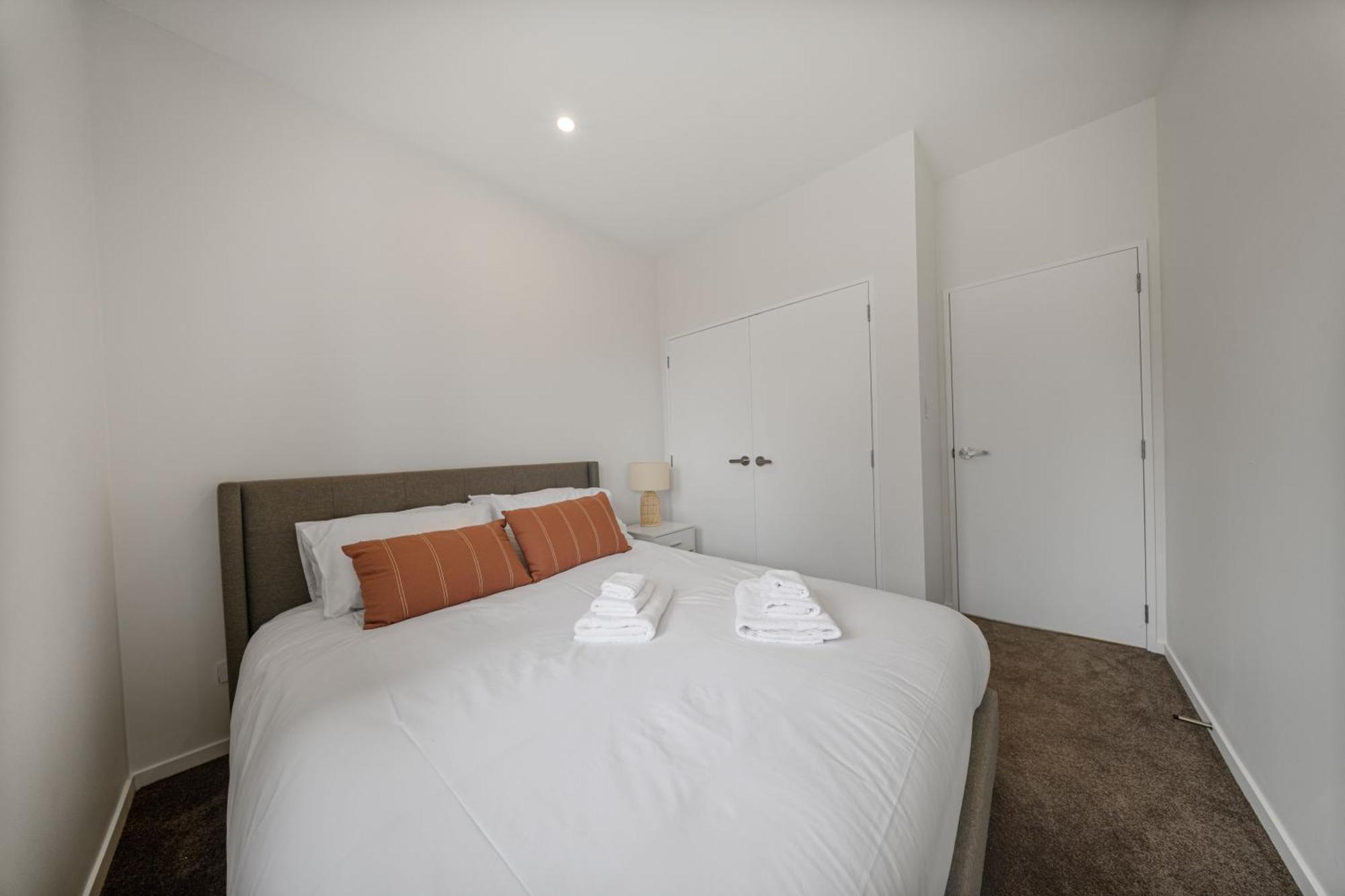 West Harbour Modern 4-Bedroom Retreat Auckland Bagian luar foto