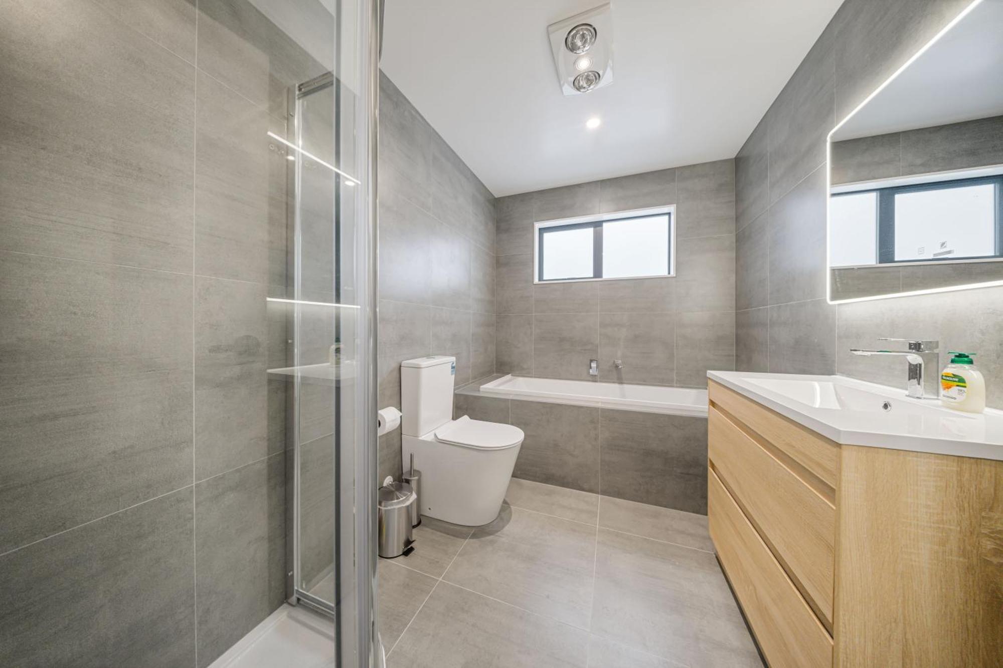 West Harbour Modern 4-Bedroom Retreat Auckland Bagian luar foto