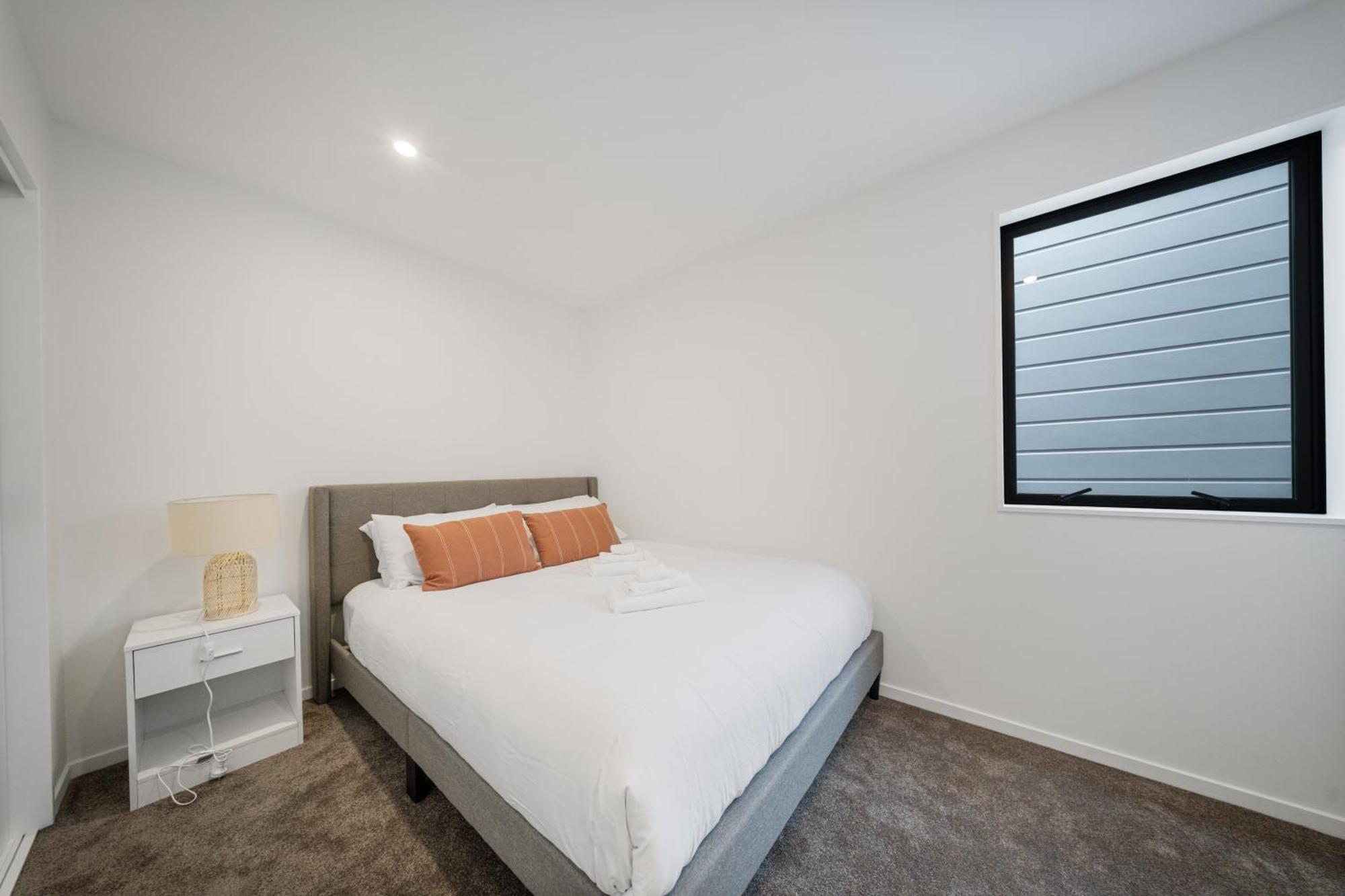West Harbour Modern 4-Bedroom Retreat Auckland Bagian luar foto