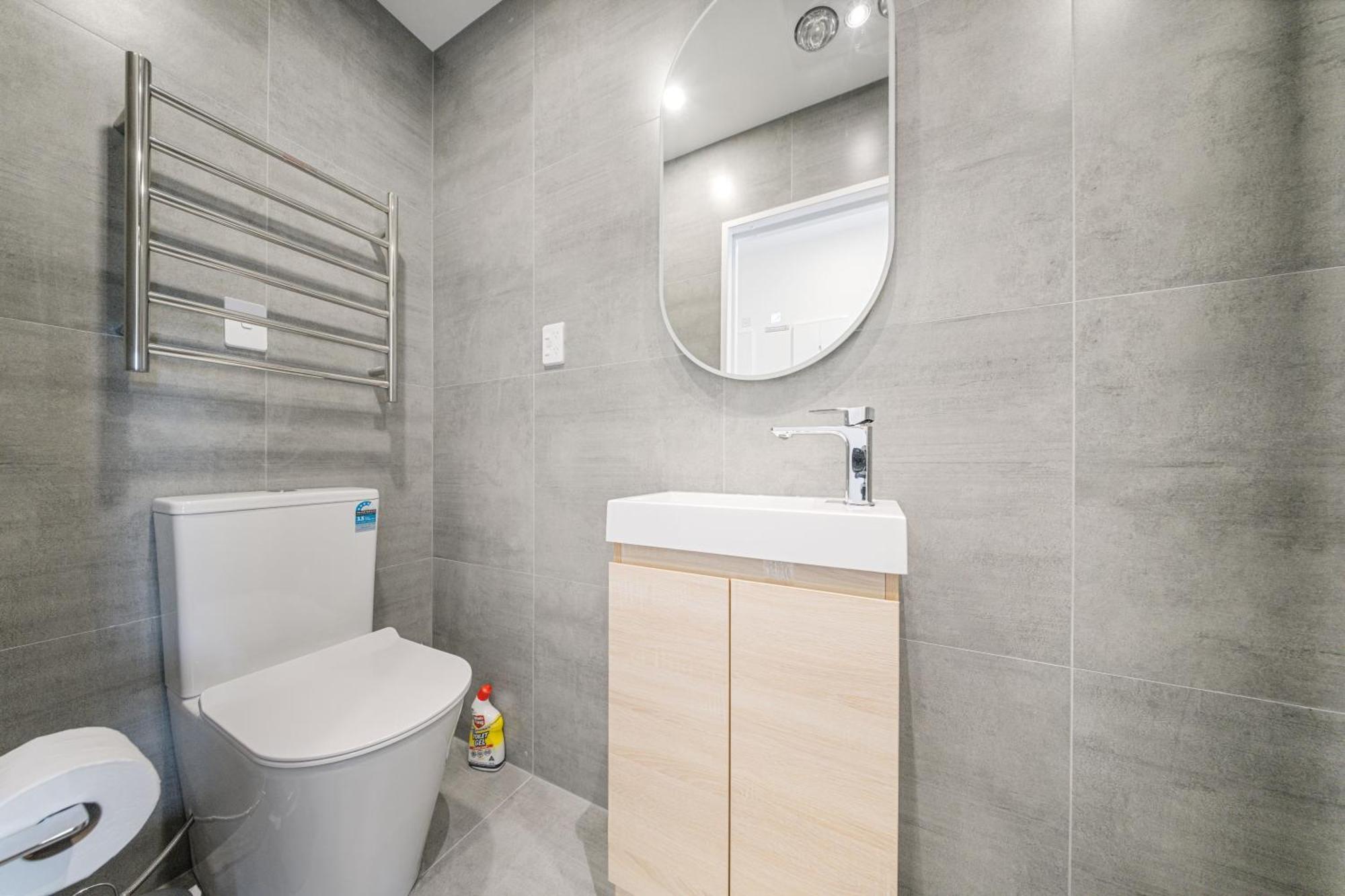 West Harbour Modern 4-Bedroom Retreat Auckland Bagian luar foto