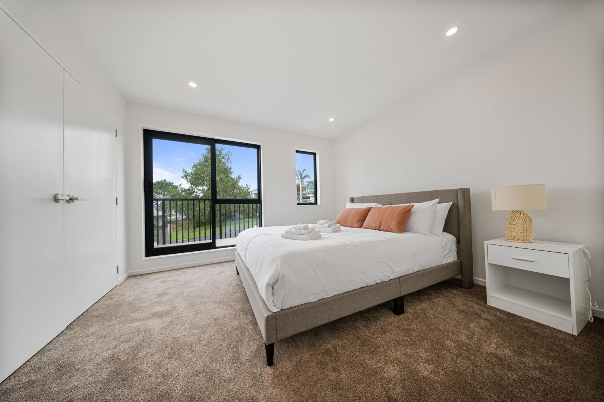 West Harbour Modern 4-Bedroom Retreat Auckland Bagian luar foto