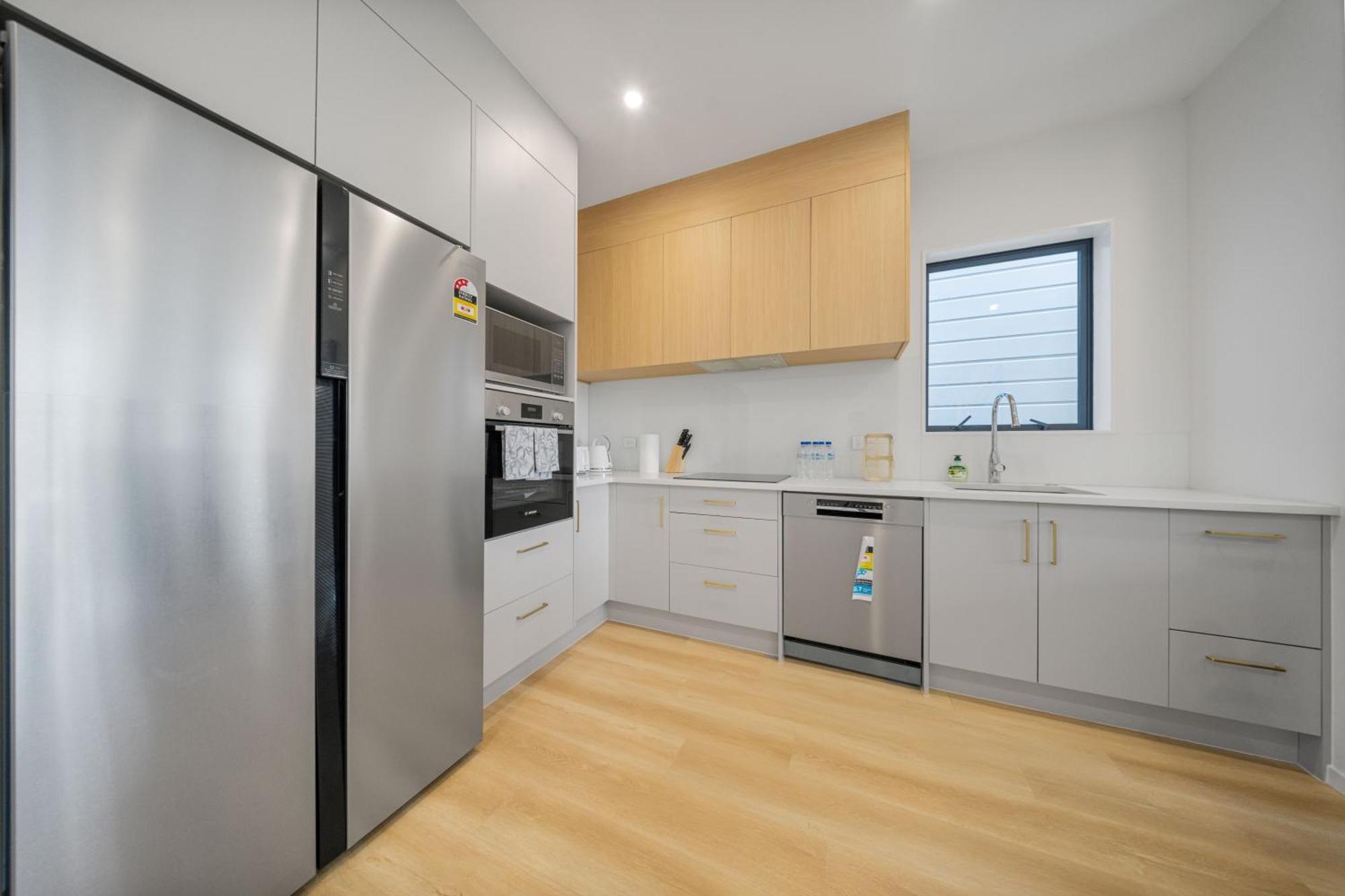 West Harbour Modern 4-Bedroom Retreat Auckland Bagian luar foto
